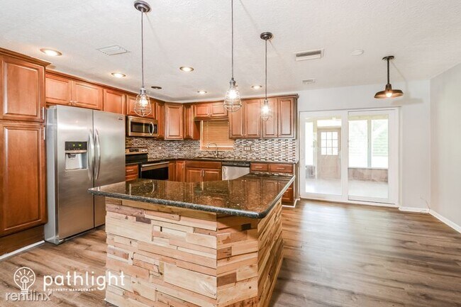 Building Photo - 3 br, 2 bath House - 2408 22nd Ave W UNIT