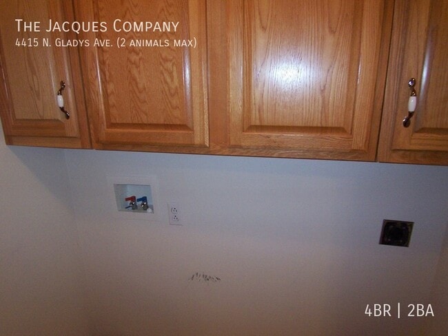 Building Photo - Beautiful 4 Bedroom 2 Bath in Newer Subdiv...