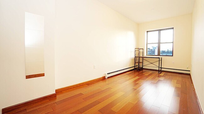 Building Photo - 620 60th St