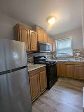 Building Photo - 807 Stoll St