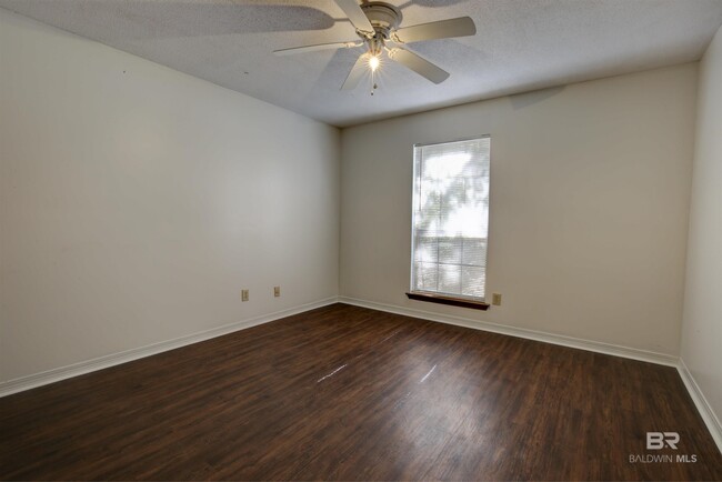 Foto del edificio - 659 Morphy Ave
