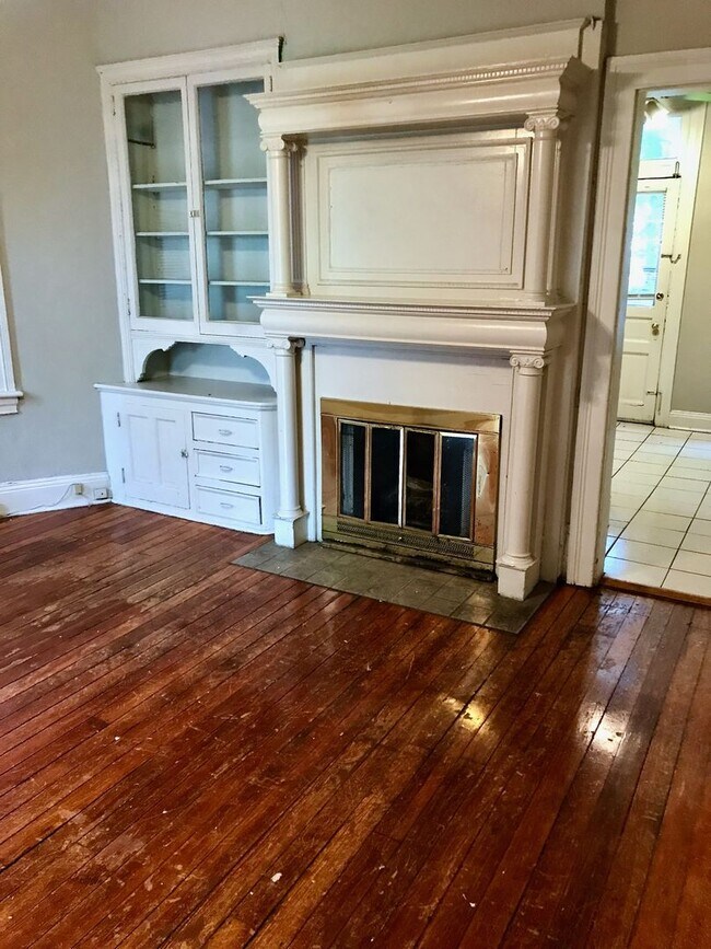 Foto del edificio - *** Shadyside Duplex Apartment * Pet Friendly * Spacious & Renovated * Available Now * Modern Fin...