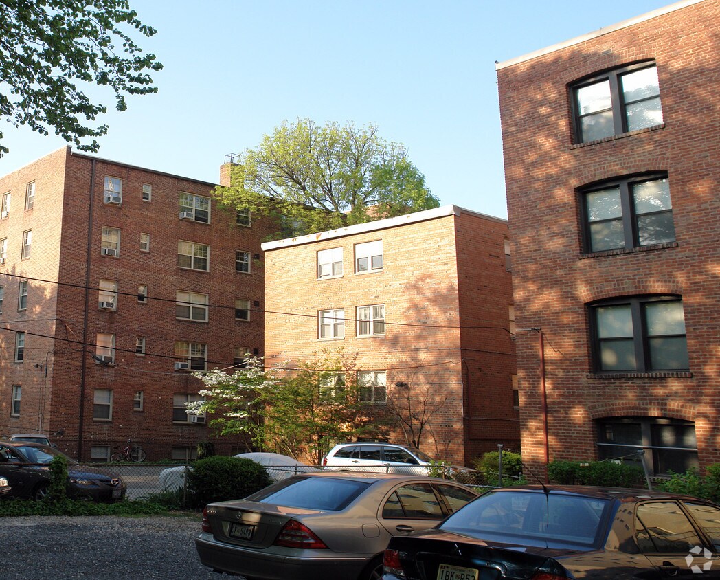 Foto del edificio - 5431 Connecticut Ave NW