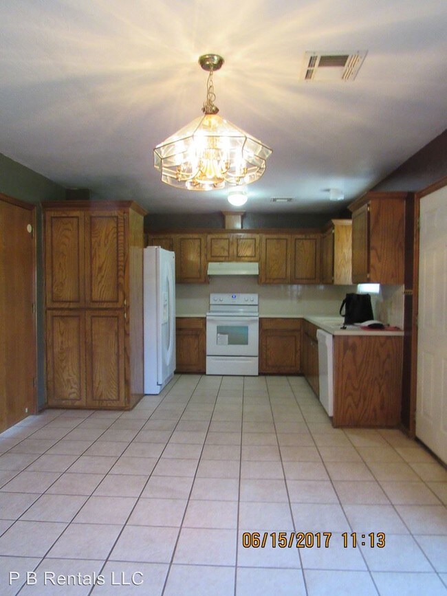 Building Photo - 3 br, 2 bath House - 4407 SW Parkway Drive