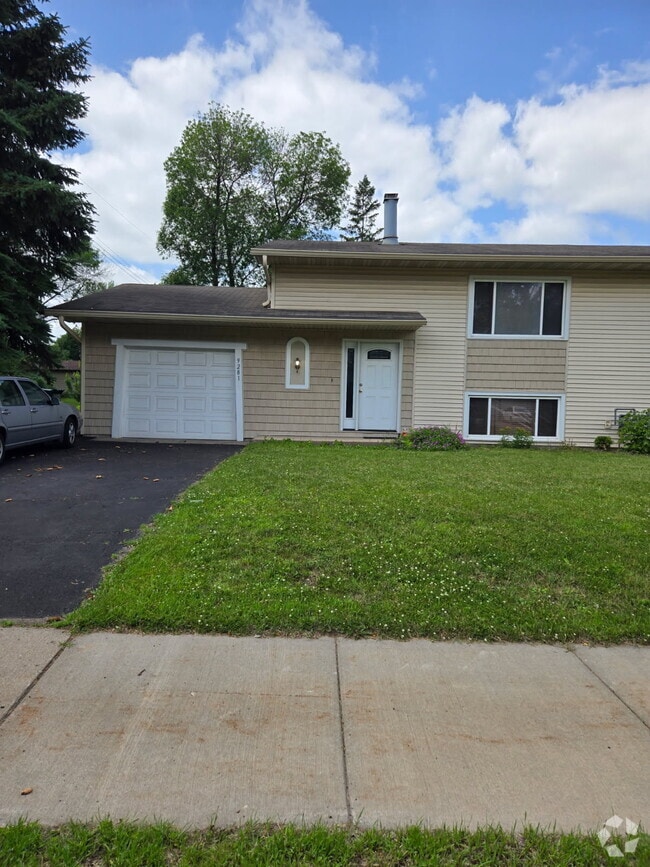 Building Photo - 9281 Forestview Ln N