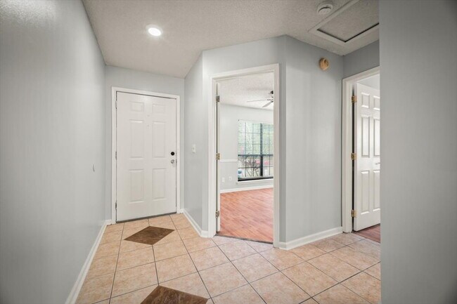 Building Photo - Charming 3-Bedroom, 2-bathroom Gem Awaits!
