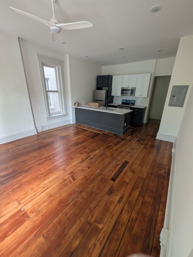 Building Photo - Beautifully Renovated, Elegant Apartments in Historic Covington