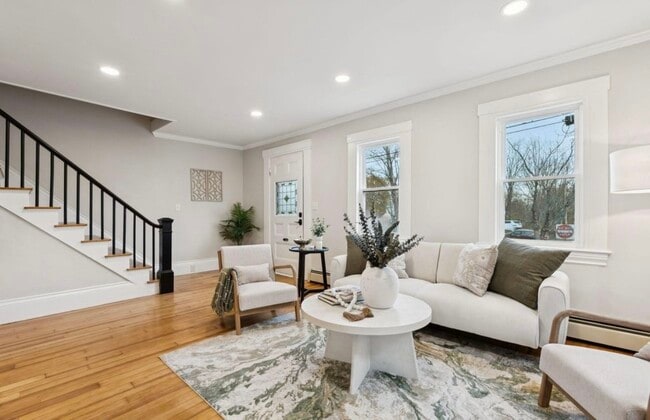 Building Photo - 24 Hill St