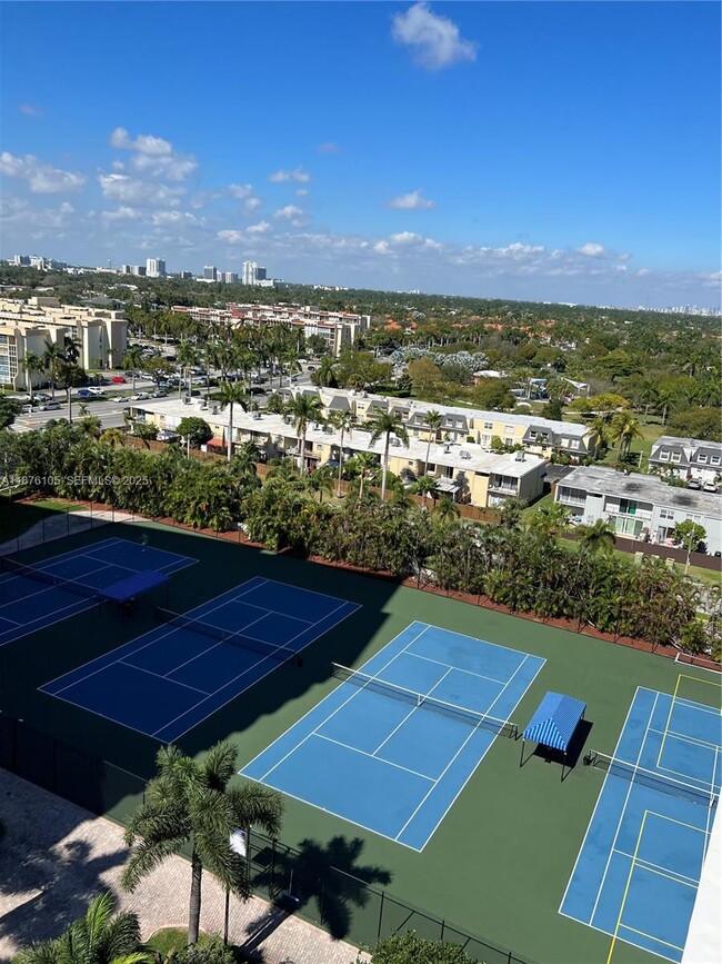 Foto del edificio - 2500 Parkview Dr