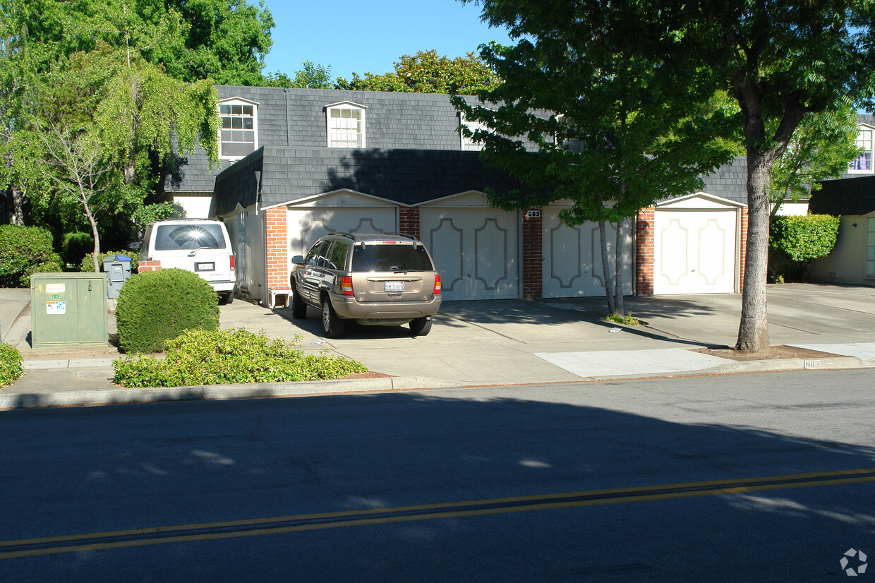 Building Photo - 983 Ponderosa Ave