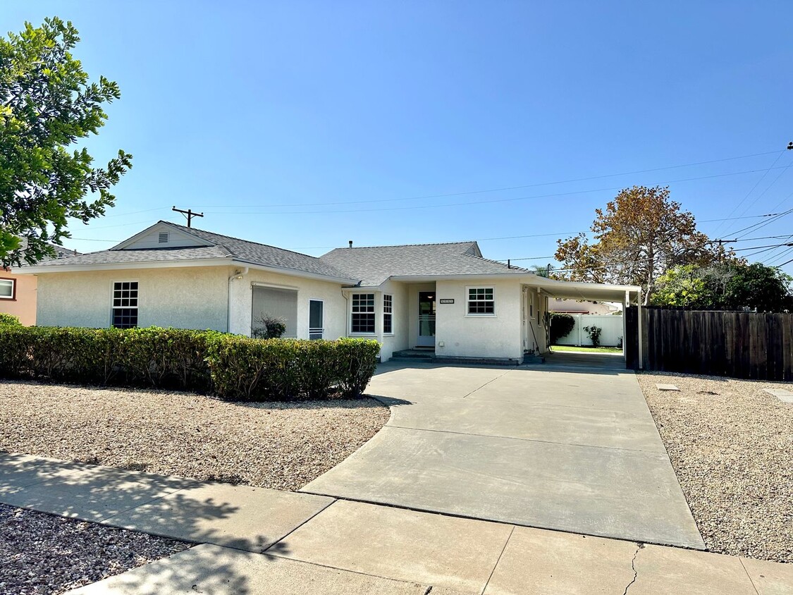Foto principal - Beautifully Remodeled Allied Gardens Home