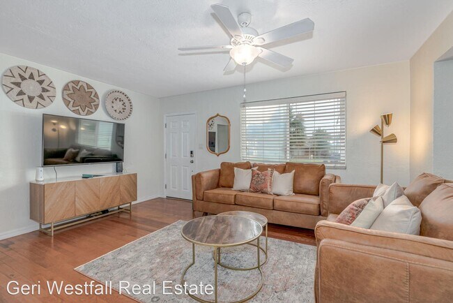 Foto del edificio - 4 br, 2.5 bath House - 486 Cedar St.