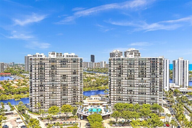 Foto del edificio - 3731 N Country Club Dr