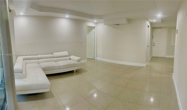 Foto del edificio - 2700 Riverside Dr