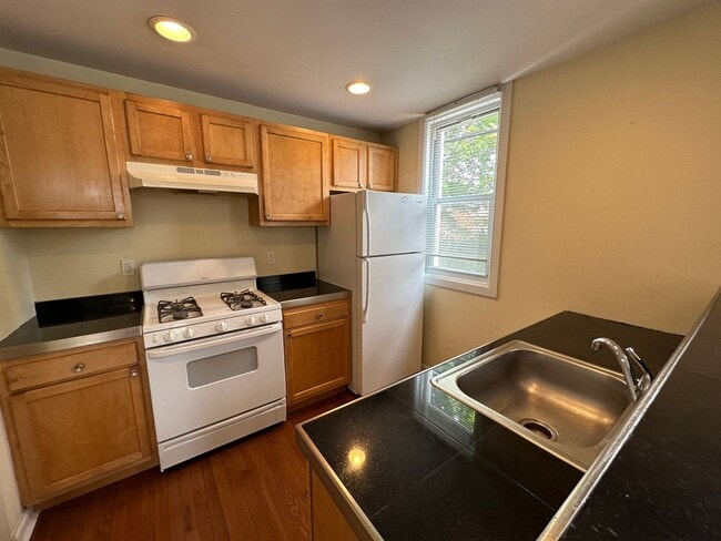 Building Photo - Available August 1, 2025; Lease will end J...