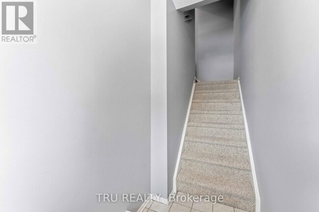 Building Photo - 770 St Andre Dr