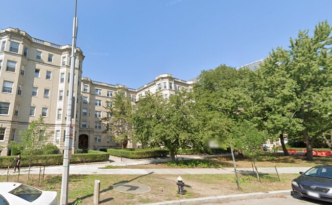 Building Photo - 15 Park Dr