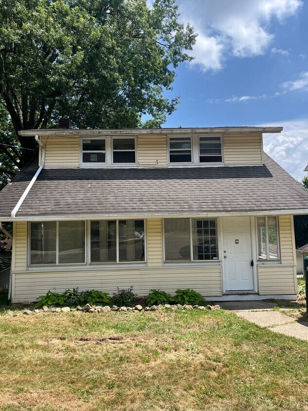 Foto principal - Coming Soon! Section 8 Accepted! Newly Ren...