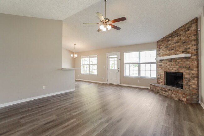 Foto del edificio - 2700 Taylor Hill Dr