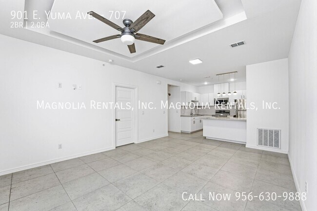 Building Photo - 901 E Yuma Ave