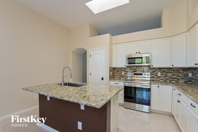 Building Photo - 8503 North Sunny Rock Ridge Drive