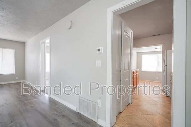 Building Photo - 276 W 700 N