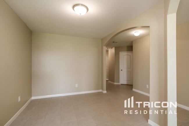 Building Photo - 316 Summer Horse Dr