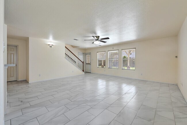 Foto del edificio - 8027 Saffron Ln