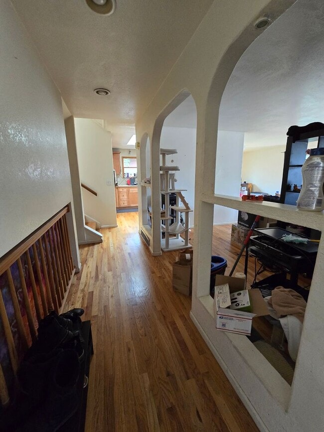 Building Photo - 5 bedroom Tri Level Home with Basement in ...