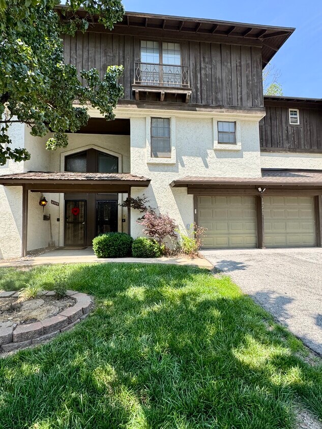Foto principal - 10211 Cedarbrooke Ln
