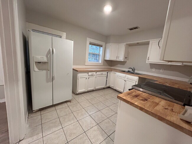 Foto del edificio - 3 bedroom 2 bathroom with a bonus room