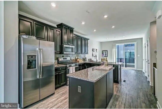 Building Photo - 2820 Arts Vista Blvd