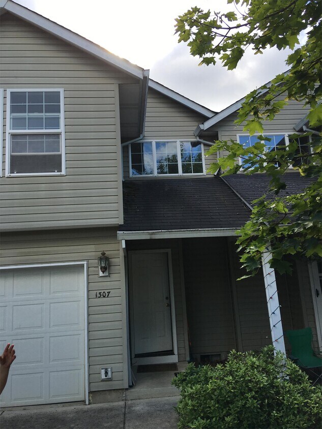 1307 Creekside Ln, Newberg, OR 97132 House Rental in Newberg, OR