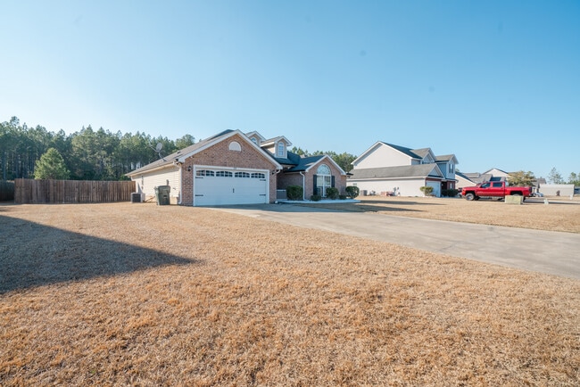 Building Photo - 59 Forest St NE