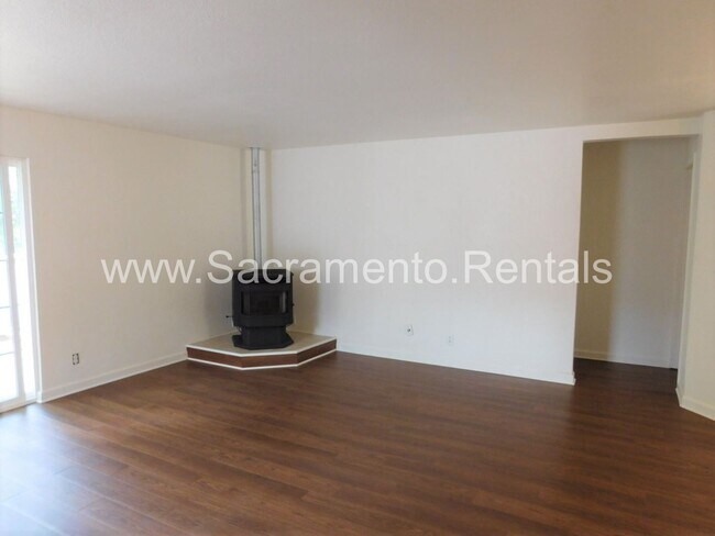 Foto del edificio - 3 br, 2 bath House - 3111 B Street