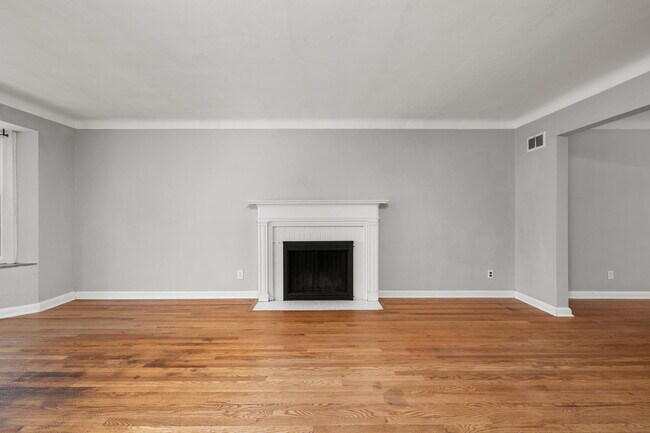 Building Photo - 786 Chelsea Ave