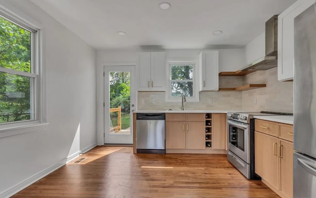 Foto del edificio - 1923 Overton Dr