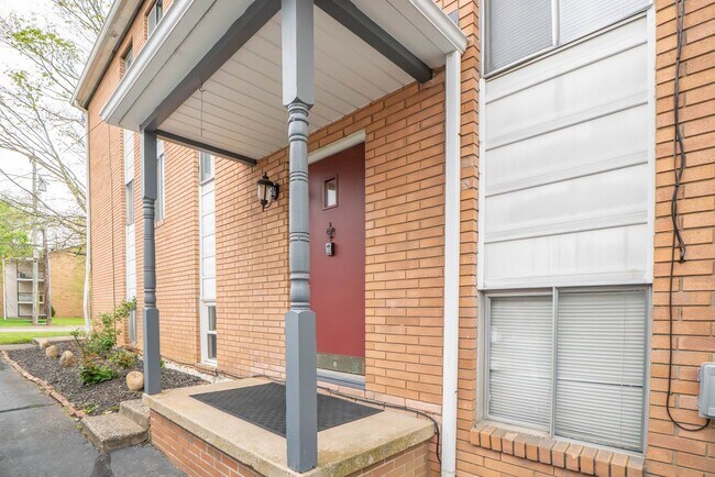 Foto del edificio - 1755 Cromwell Dr