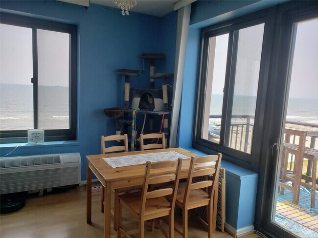 Building Photo - 100 W Broadway