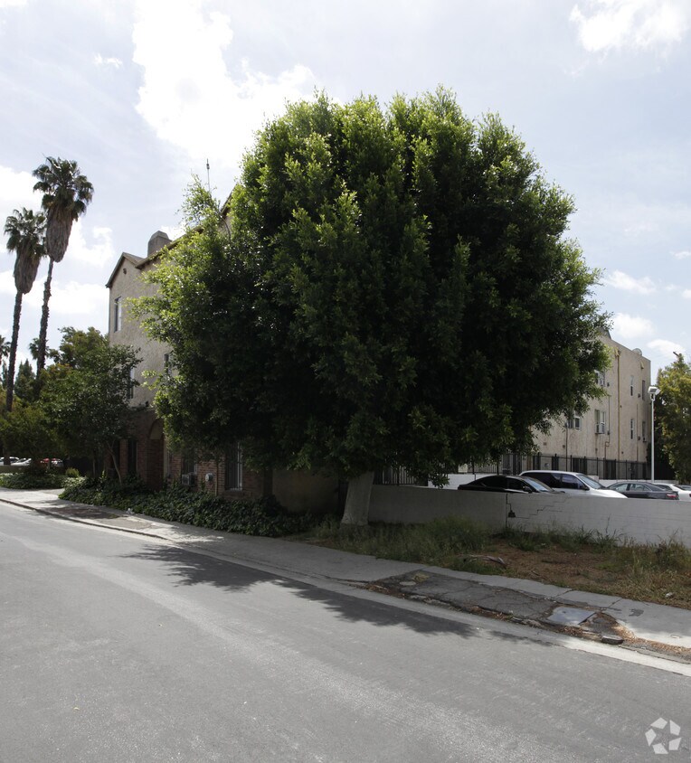 Building Photo - Diane Apartments