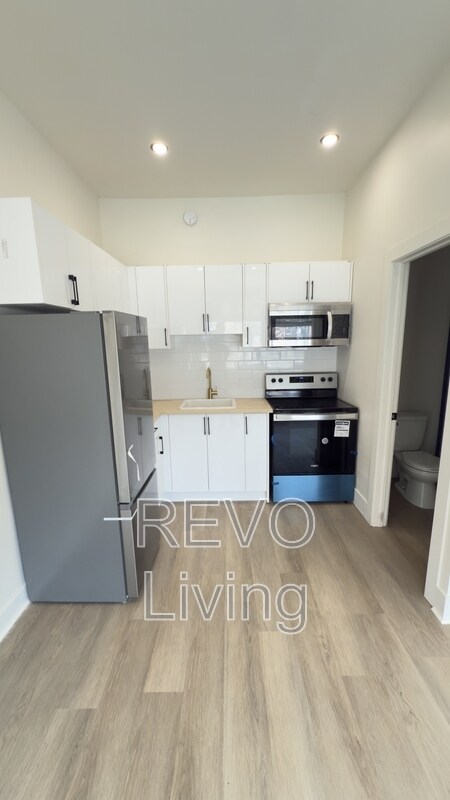 Building Photo - 88 Church St