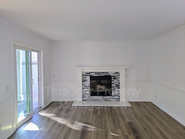 Building Photo - 1301 Lakeside Ln
