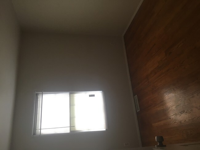 Building Photo - 2455 Hawthorne Manor Dr