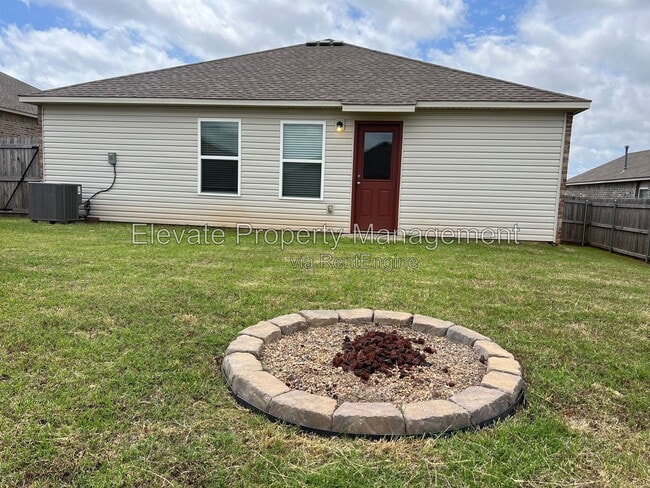 Building Photo - 1357 Dustin Dr