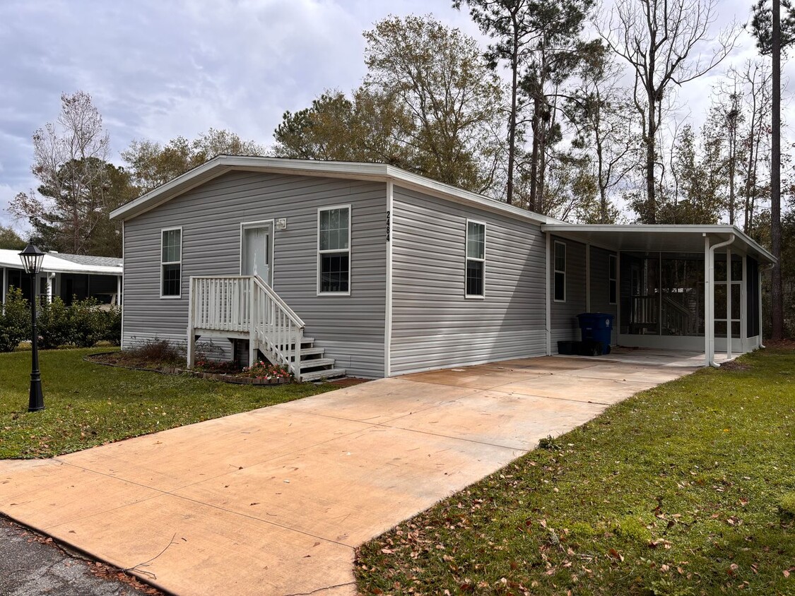 Foto principal - 3/2 Brooksville Located in Sylvan Grove 55...