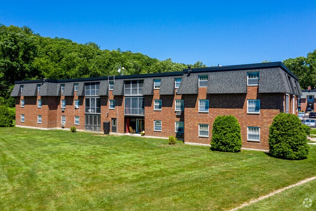 Building Photo - Tatnuck Square