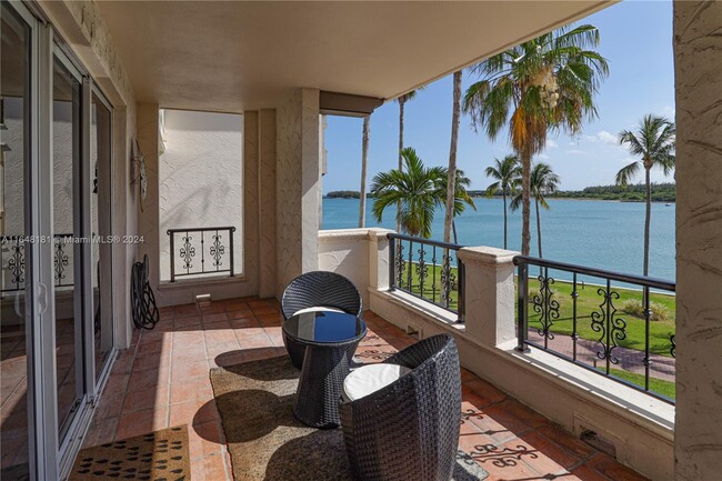 Foto del edificio - 2235 Fisher Island Dr