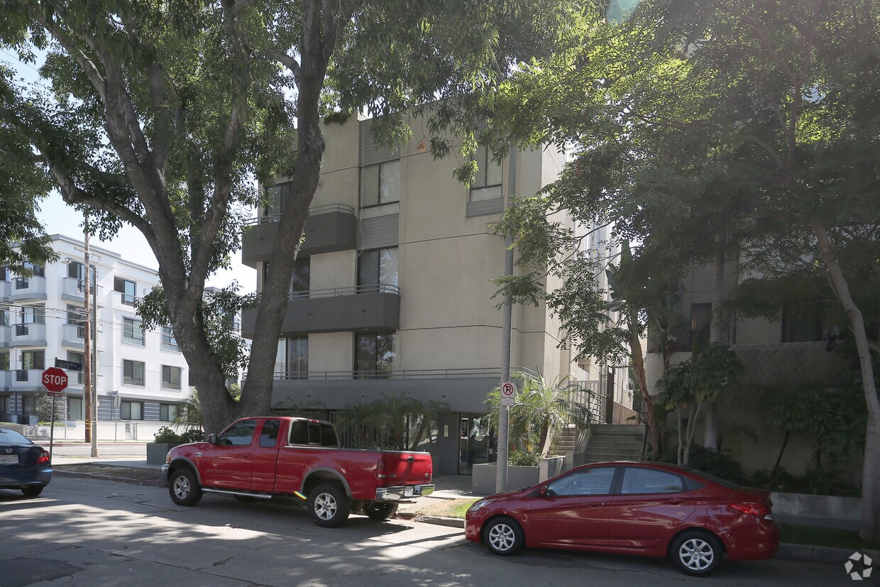 Primary Photo - 900 S Bedford St