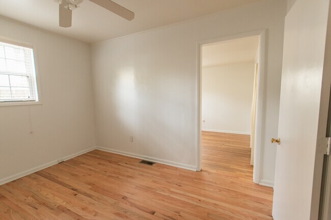 Building Photo - 1480 Kenwood Ave NW
