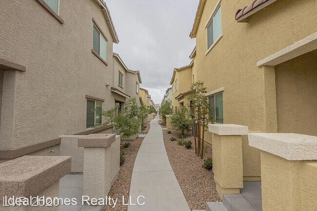 Foto del edificio - 3 br, 2.5 bath House - 823 Estate Country Ave